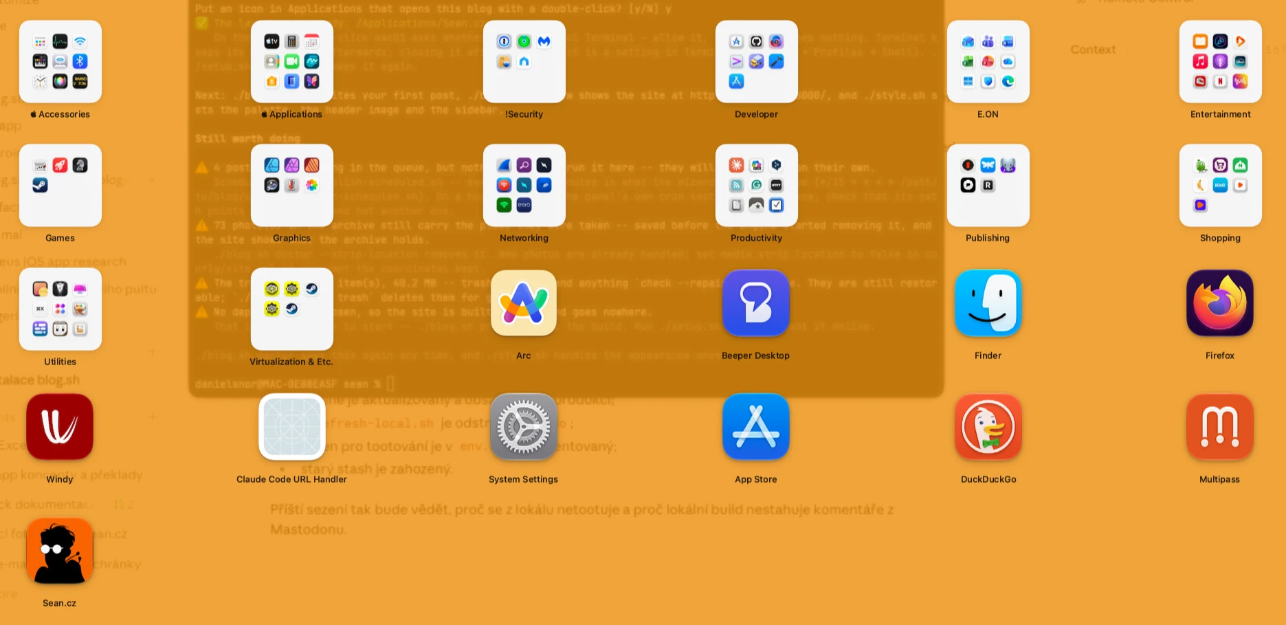 Launchpad v macOS s ikonou Sean.cz mezi ostatními aplikacemi, s faviconou webu.